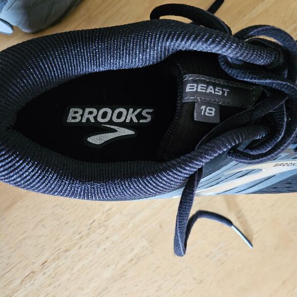 Brooks Beast 18 Mens Size 8 Running Shoes Black EUC